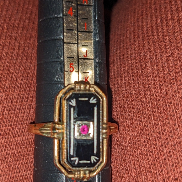 Antique Beautiful Onyx & Ruby Ring - Picture 1 of 3